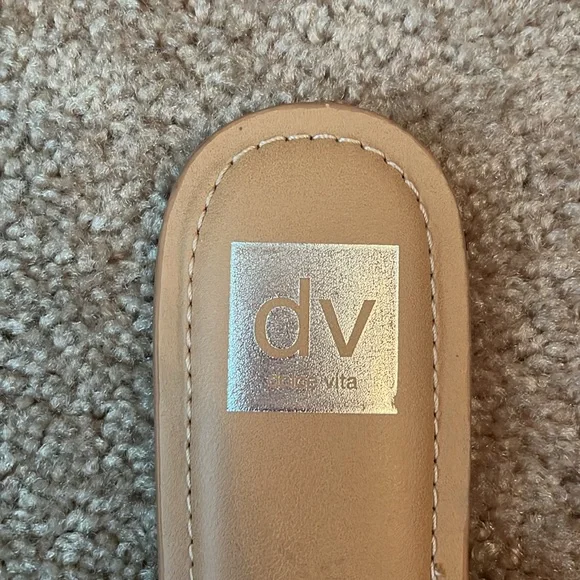 DV by Dolce Vita Gotie Medallion Thongs - Picture 6 of 8